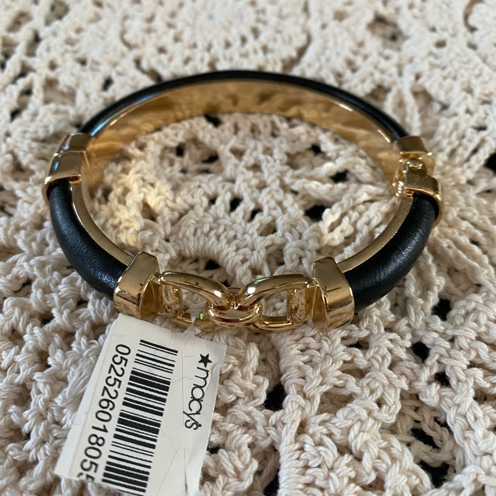 Bangle bracelet